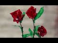 Cómo hacer flores rojas con botellas de plástico para regalar el Día de la Madre o el Día del Libro