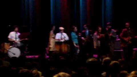 Sharon Jones and the Dap Kings in Richmond 12/11/0...