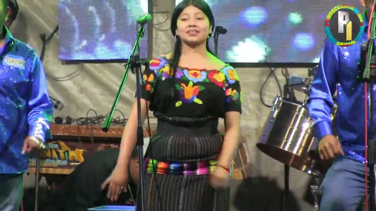 Musica De Flor Bonita una copita Chiaj Tres Cruces  8 De Noviembre 2025