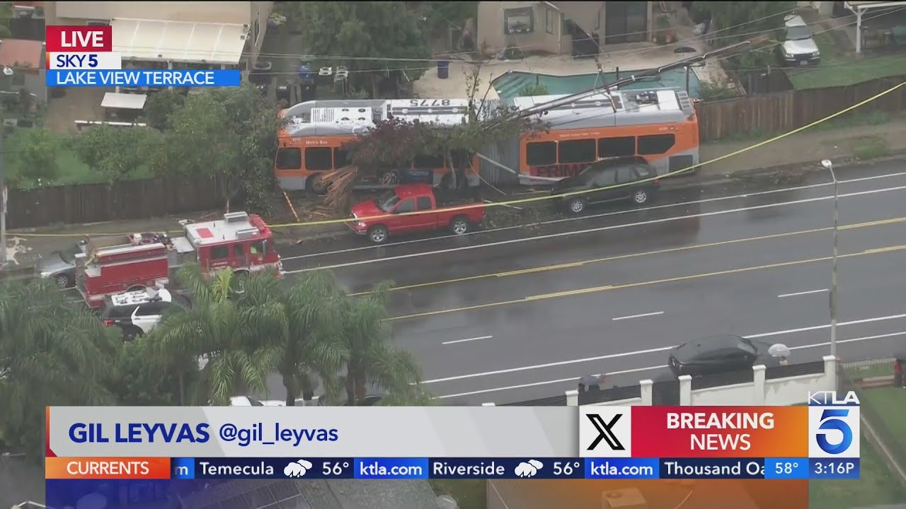 Metro bus hits, brings down power pole in Los Angeles - YouTube
