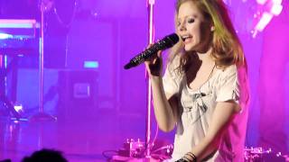 Avril Lavigne -Wish You Were Here (The Black Star Tour- Live in Singapore Concert 2011) Resimi