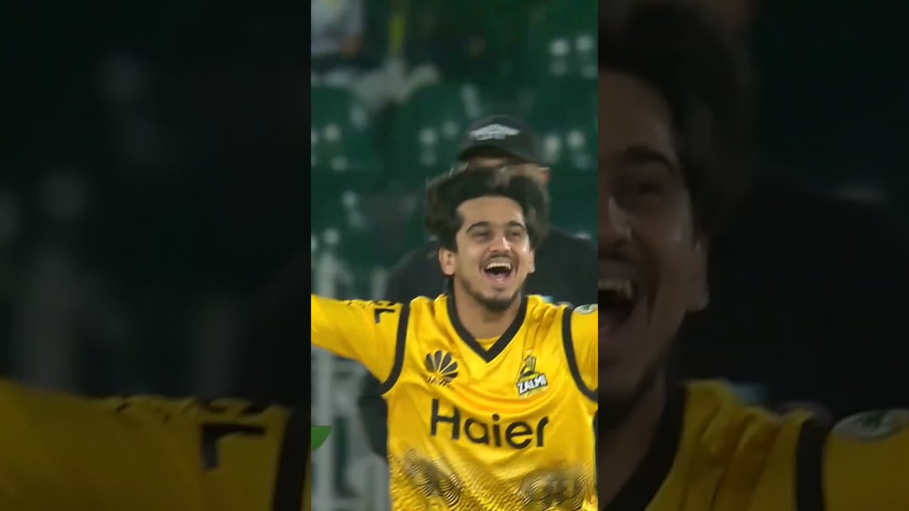 Gone first ball 😲 Middle stump rattled 🎯 Saim Ayub spins a web of magic! 🕸️