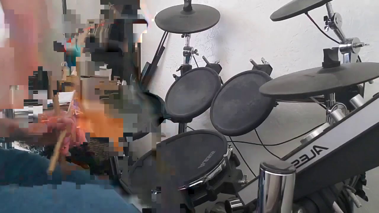 Red Hot Chilli Peppers: Breaking the girl. Not a drumless track