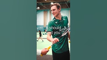 Proberen de Smash van de nummer 1 van de wereld (Viktor Axelsen) terug te winnen 🏸