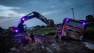 “Powerful Mini Excavator Rescuing Massive Truck Stuck Deep In Mud”