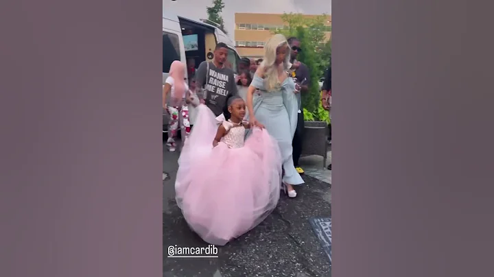 Cardi B and her family arriving at Kulture’s birthday party 🎂 #cardib - DayDayNews