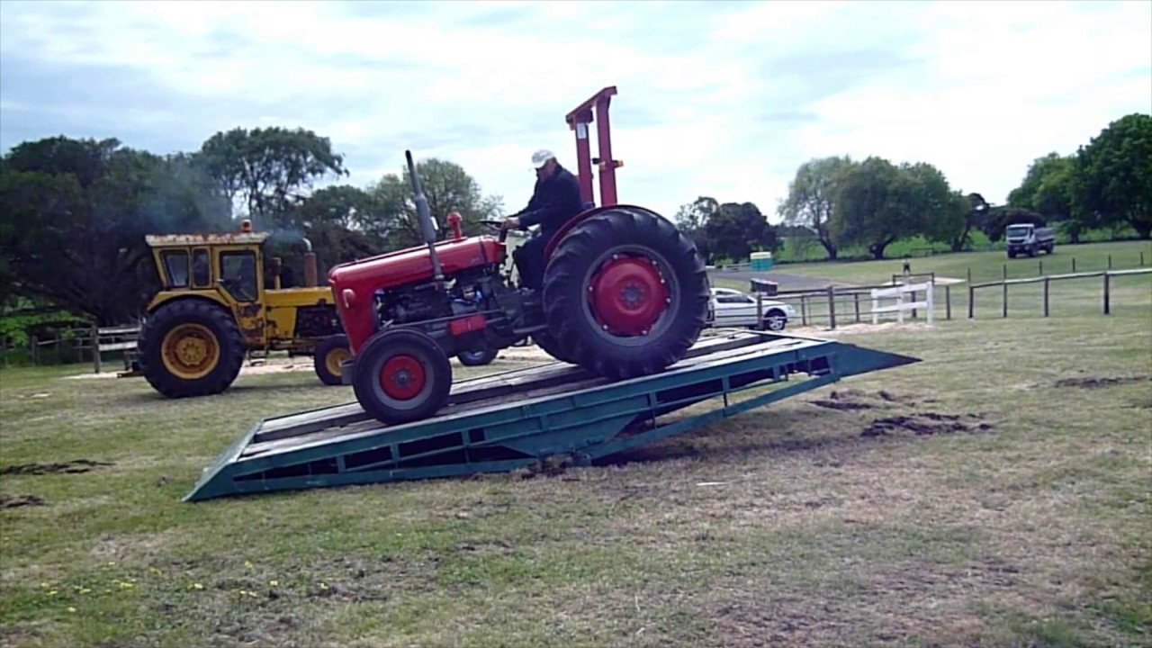 Tractors in action and tractor games at the Millel rally last year