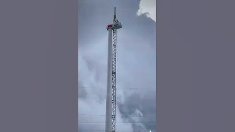 Thật sự nể mấy bác đang ngồi trên đỉnh rung lắc đó. Lắp turbine gió tại Việt Nam