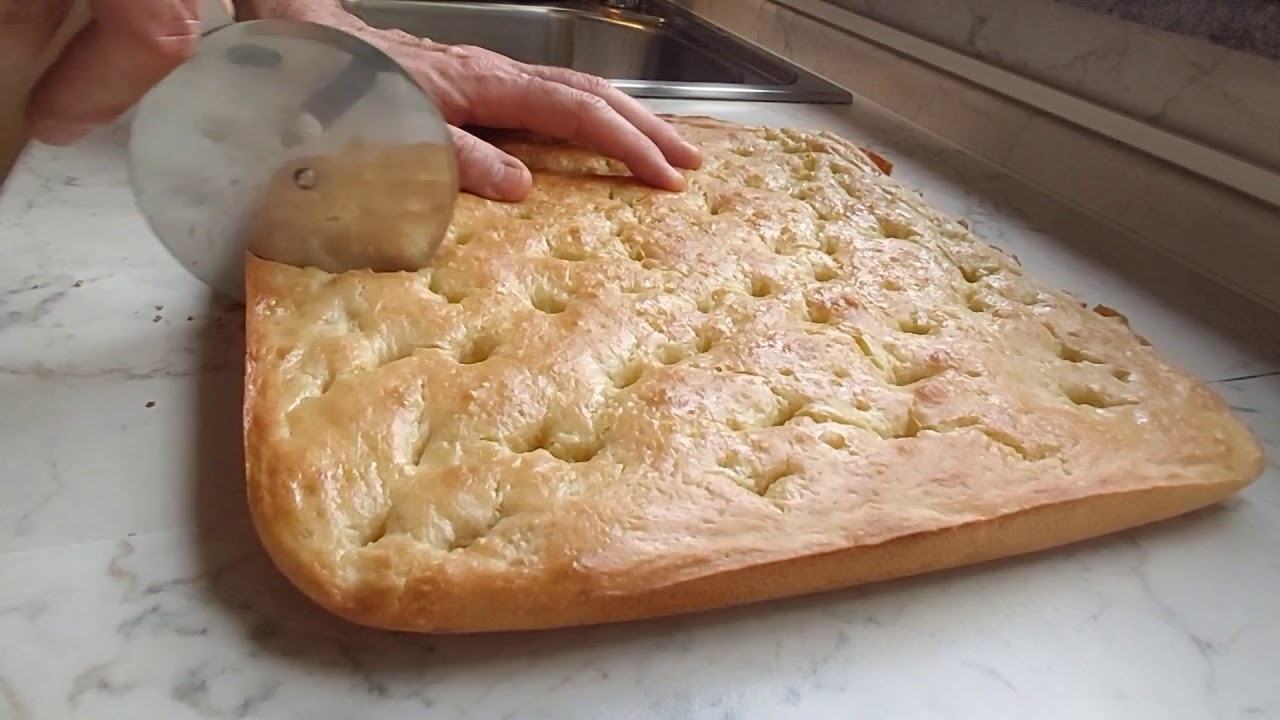 Focaccia "croccante" 😱😱😂😂🤤🤤🤤(ricetta sotto ⬇️⬇️) - YouTube