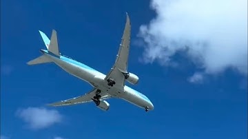Why Is This Plane Stuck In The Air? 😳