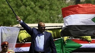 Президент Судана, обвиненный в геноциде, продолжает путешествовать по Африке