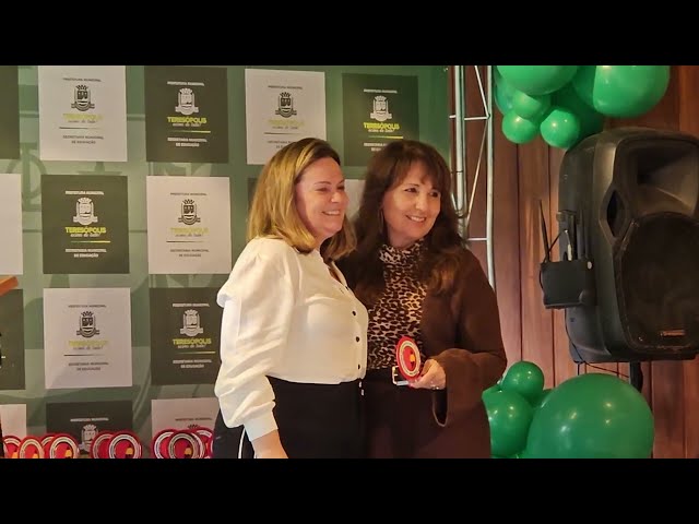 Educação de Teresópolis celebra conquista do Selo Ouro Nacional de Alfabetização