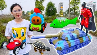 Changcady tìm được đồ chơi xe tăng, con cá , siêu nhân, khủng long, bạch tuộc biết nói - Part 116