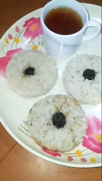 বৰা চাউলৰ ভাপত দিয়া পিঠা #sticky rice#Assamese tradition Pitha #🍚🥟☕ ...