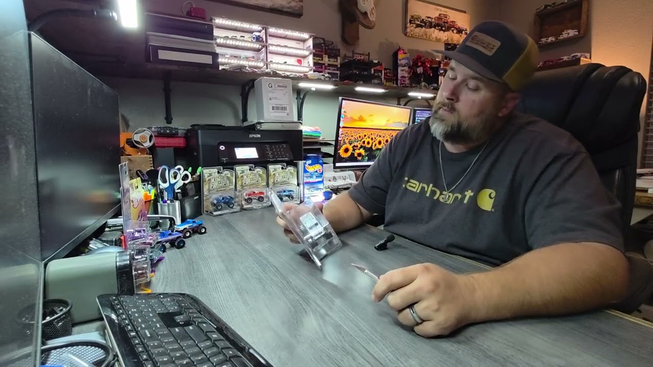 FRIDAY NIGHT GREENLIGHT! - 2025 Kings Of Crunch Series 16 with a little change of pace!