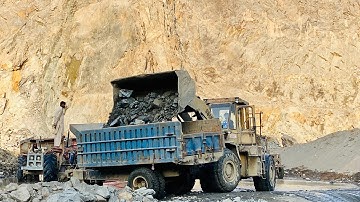 Power of CAT: Loading Huge Rocks at the QuarryHeavy Machinery-CAT Wheel Loader Handling Big Stones
