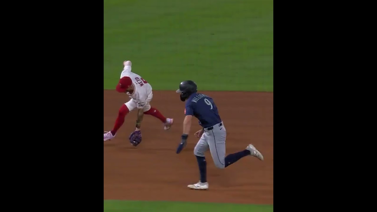 Zach Neto shovels this ball perfectly to get the lead runner at 3B