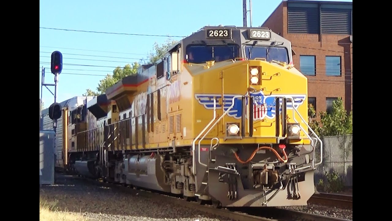 World Famous 'Horn Alley' - Portland Oregon. Starlights, Cascades, and Union Pacific