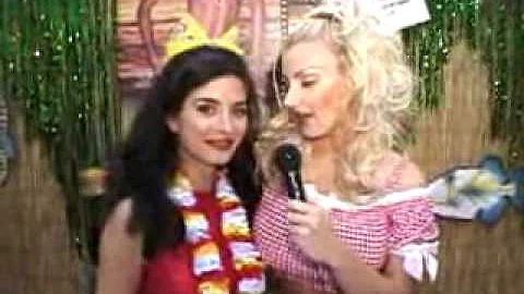Rebecca Lord & Brittany Andrews at VSDA '99