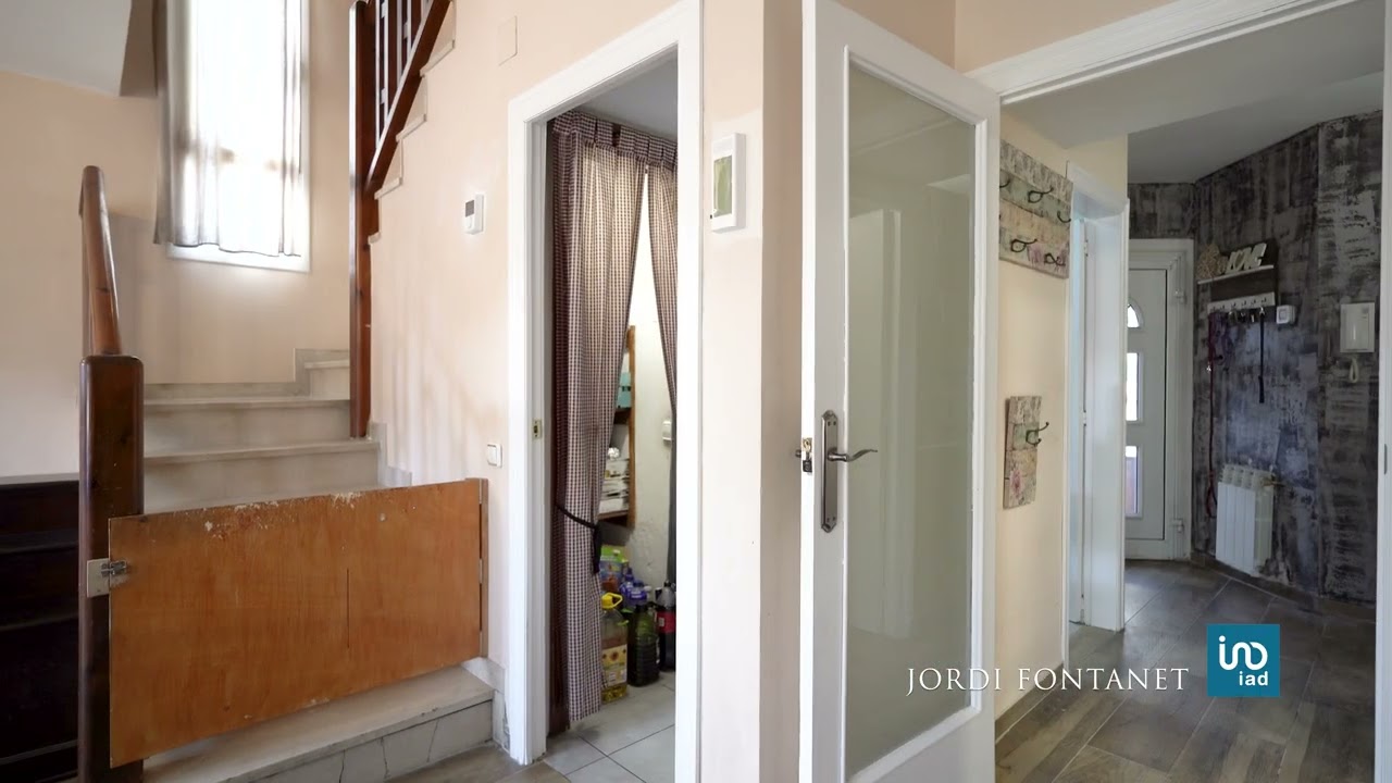 Casa esquinera en Palau Solità i Plegamans