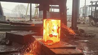 Extremely dangerous high-temperature forging | What will a huge circular iron block be forged into