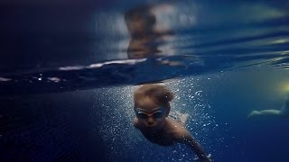 Family Pool Fun Time - Jump and Dive - Hawaii Holidays USA
