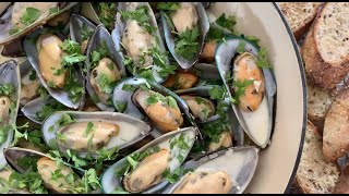 How To Cook New Zealand Mussels / Mussels In Wine & Garlic Sauce
