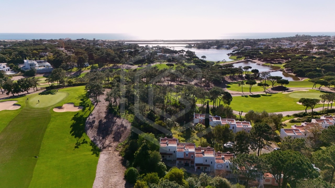 Moradia T2 em banda, em Vilar do Golf, na Quinta do Lago