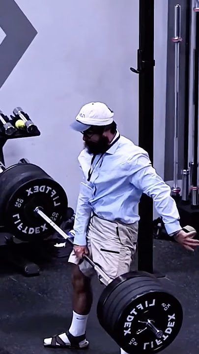 Anatoly lift the bar one hand 😳 #anatoly #anatolyprank #anatolygym #gym #prank #fitness #shorts