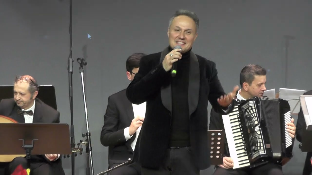 Bir kızıl goncaya benzer dudağın - Atakan Akdaş