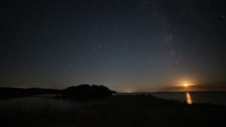 Crescent setting Moonset with Milky Way