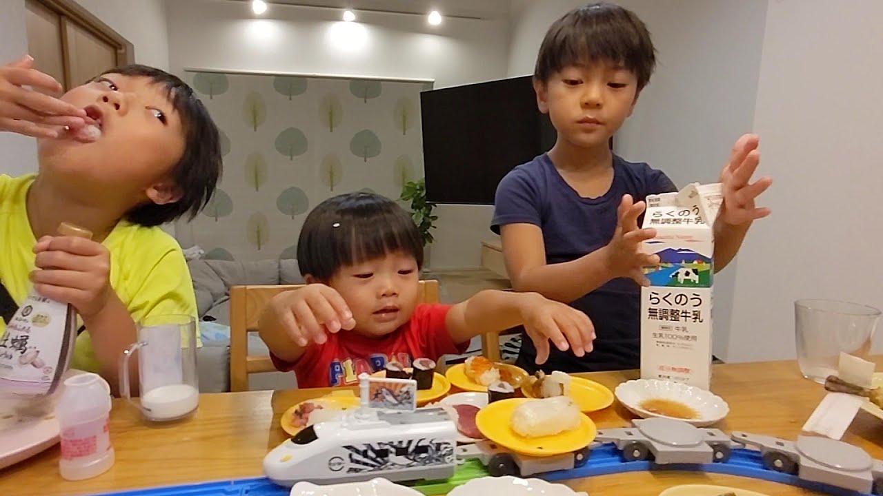 お家で回転ずしで大騒ぎイライラおいちゃん お寿司パーティー スシロープラレール　＃1281　ひなごんおいちゃんどんちゃん三兄弟vlog