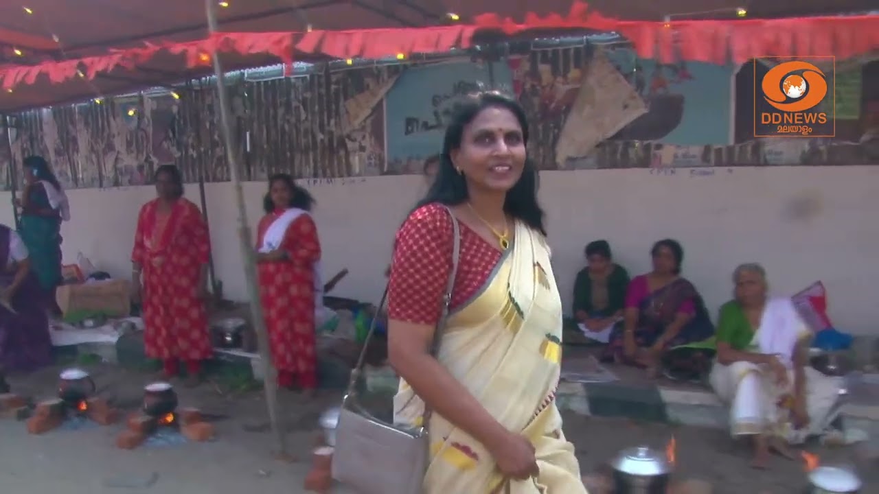 പൊങ്കാല അർപ്പിക്കുന്നവരോട് വിശേഷങ്ങൾ തിരക്കി, കൗൺസിലർ ആർ ശ്രീലേഖ | Sreelekha | Attukal Pongala