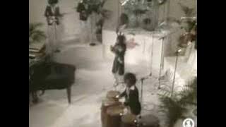 Rose Royce - It Makes You Feel Like Dancin'