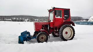 Выпал снег/Трактор в помощь #Т-25#отвал#деревня