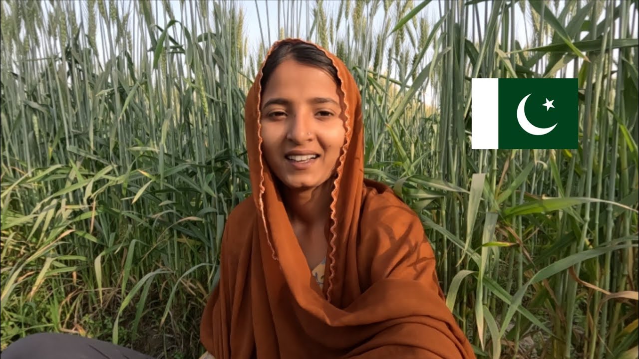 Aaj main mummy ke sath ghas nikaalne ke liye gai