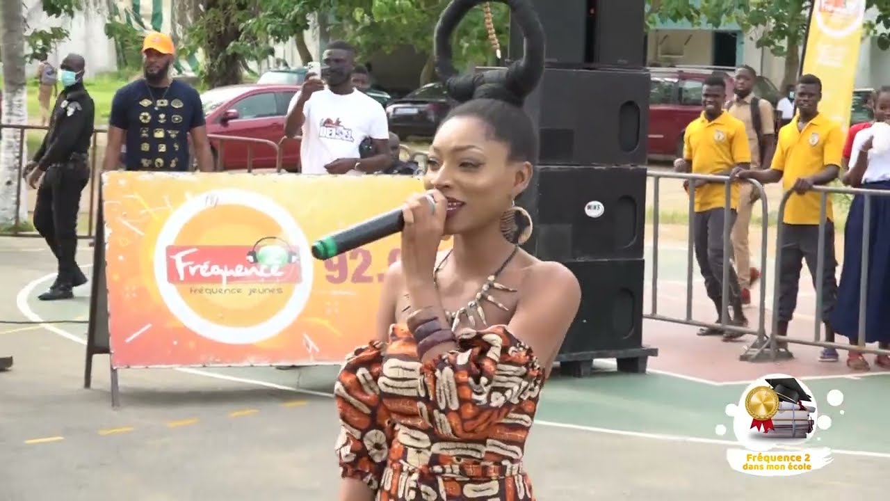 Prestation de Josée Delatour au Lycée Classique d'Abidjan Cocody