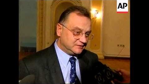 Bosnian Serb party votes on expulsion of Karadzic