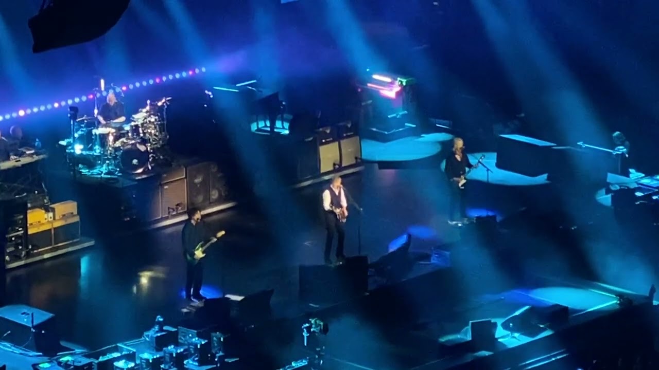 Paul McCartney performing “Jet” live at the BOK Center in Tulsa, OK October 22, 2025 Got Back Tour.