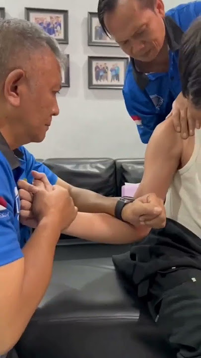 Reposisi Dislokasi Bahu Posterior Akibat Back Hand Bulu Tangkis