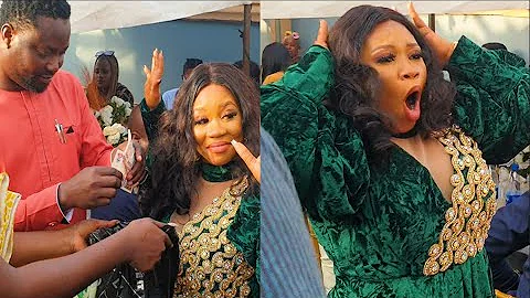 Omo Banke &Other Shower Money On Wumi Toriola As She Show Show Off Her Amazing Dance Moves