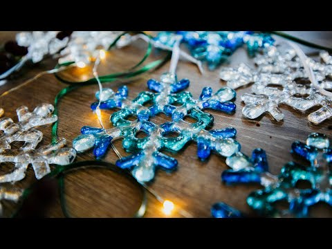 Video: How To Draw Snowflakes On Glass