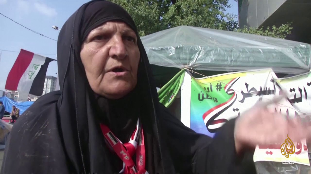 مسنة عراقية تتحول إلى أيقونة في ساحة التحرير ببغداد