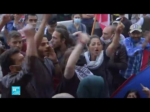 متظاهرون غاضبون أمام وزارة الاقتصاد في بيروت ضد فوضى الأسعار في لبنان