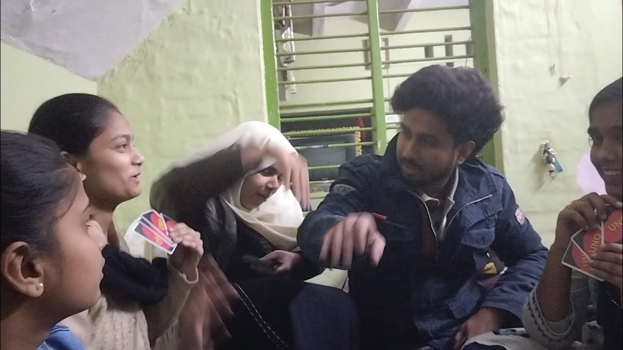 Playing uno with cousin 😀 ladai ho rehi hai 😂