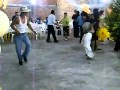 Borrachos bailando un rayo de sol