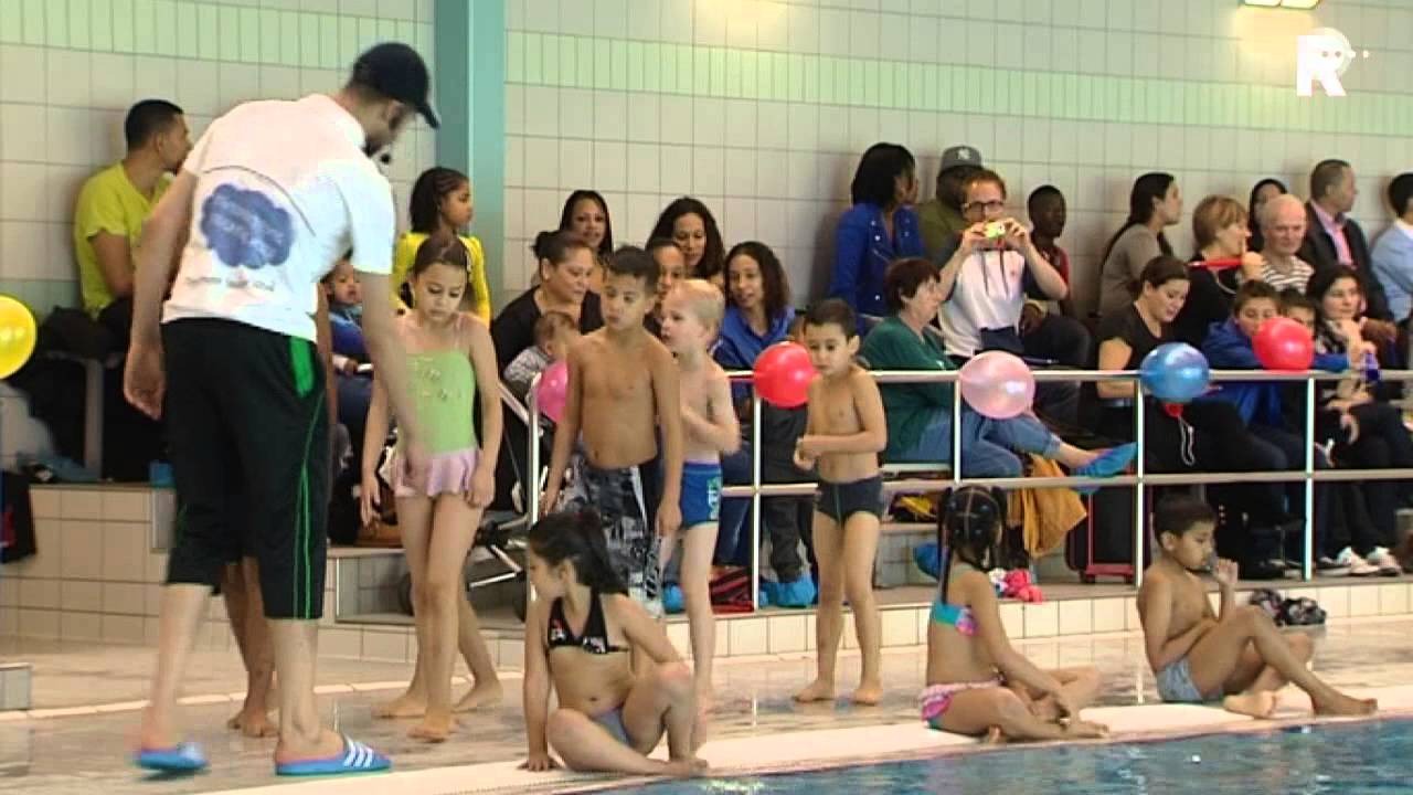 Eerste kinderen zwemmen af bij Meester Aziz