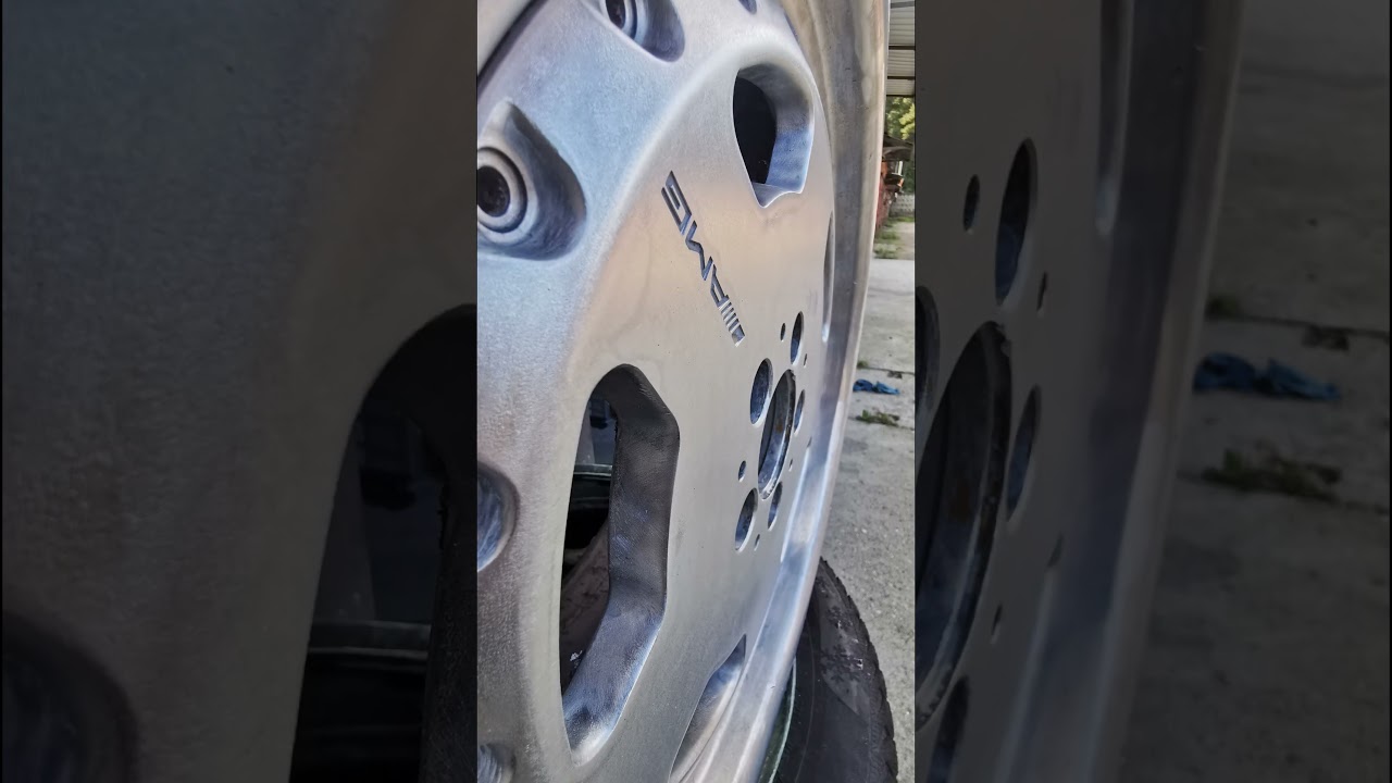 Дикий мерин W124 в конюшне примеряет тапки 