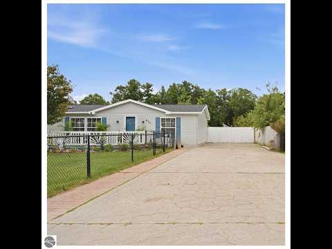 874 Crestwood Lane, Traverse City, MI home video tour