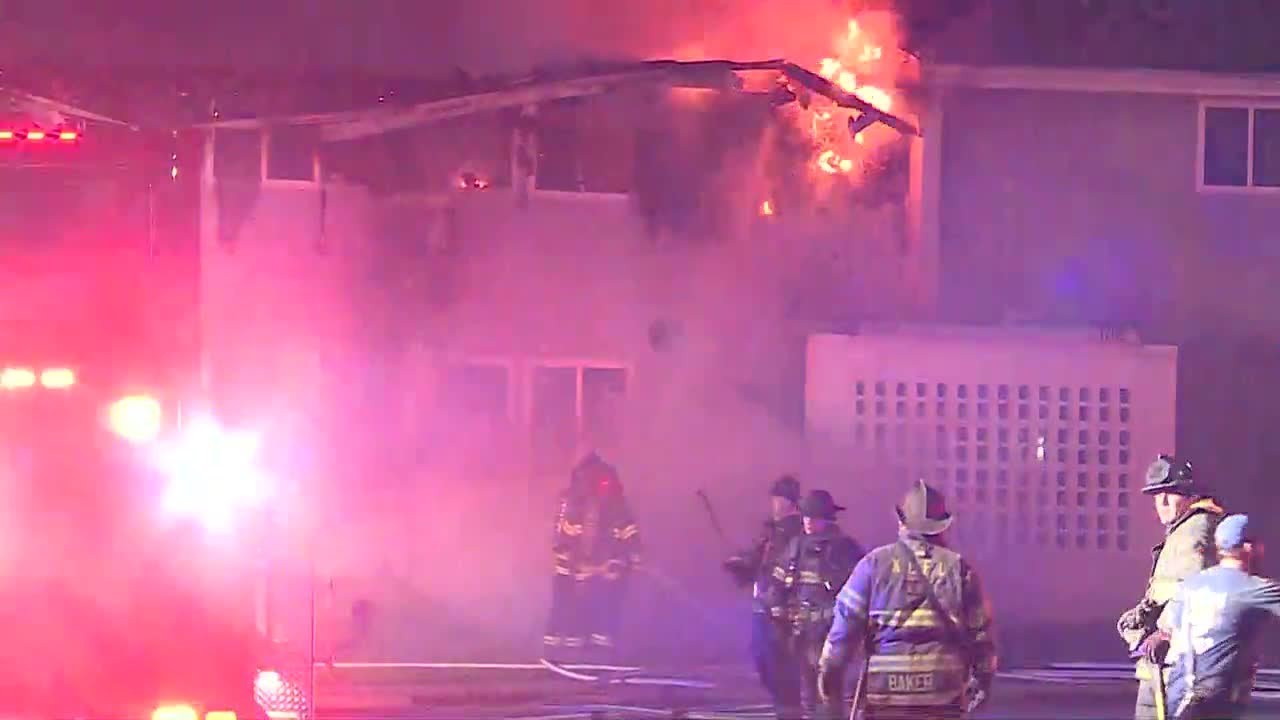 Kansas City firefighters battle blaze at 18th and Woodland - YouTube
